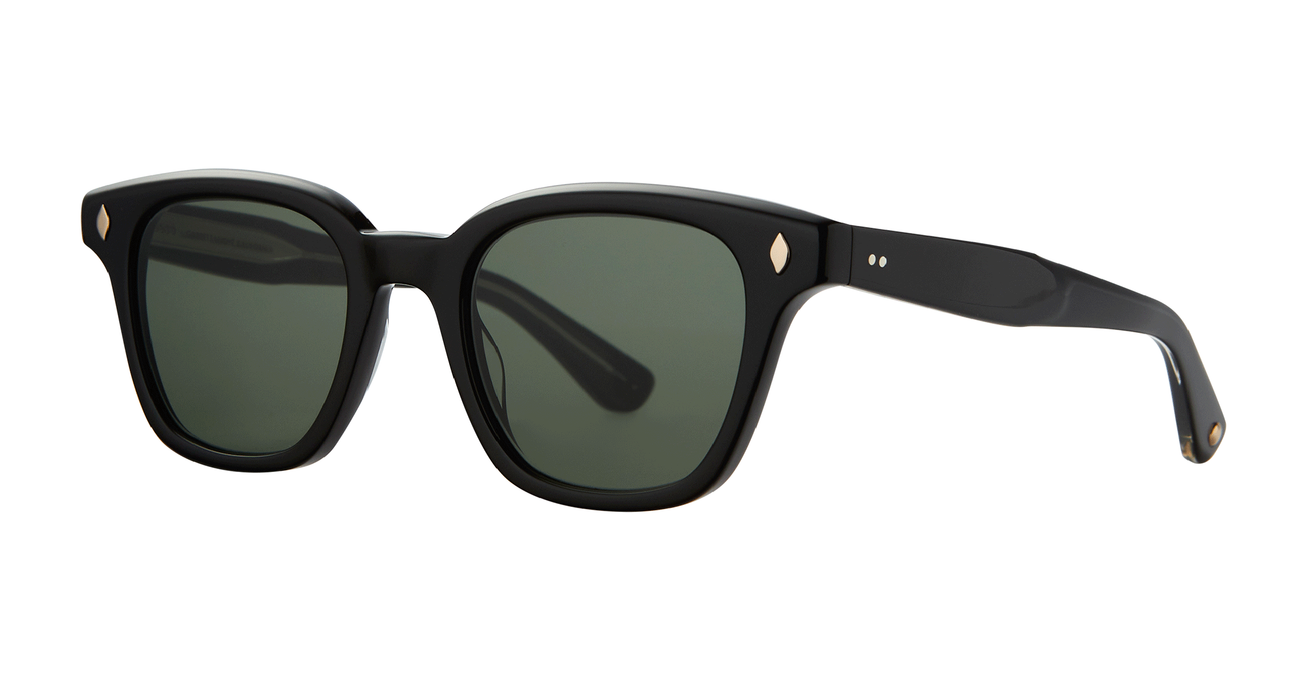 The Broadway sunglasses offer an updated wayfarer style with some throwback putting-green inspiration. Designed with conttheed temples to mimic ‘50s car fins, its dimensions are slightly larger than its predecessors.  Finished with new water-drop plaques along the endpieces and semi-flat lenses, the mirrored options feature an innovative layered technique, so the reflective coating isn’t exposed to scratches or fingerprints.