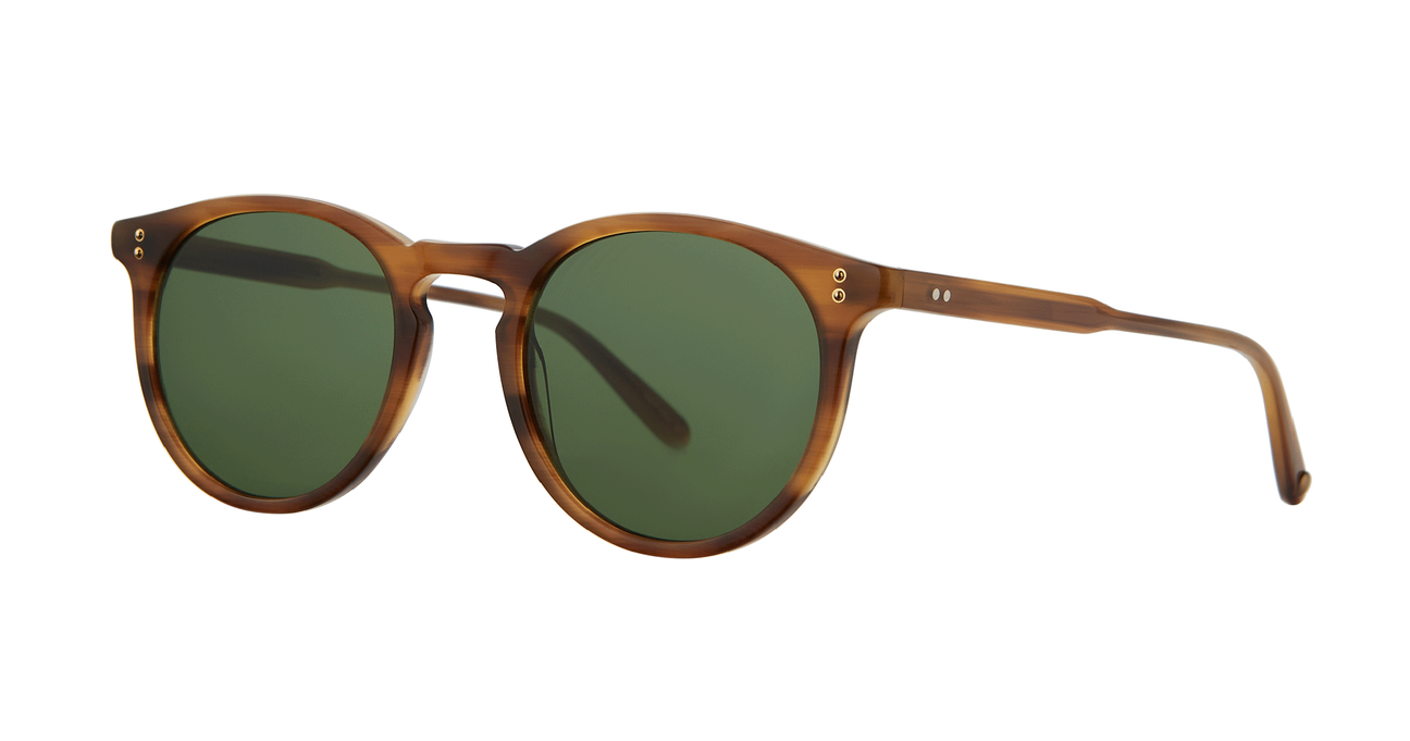 Slim, classic, and lightweight, the Carlton sunglass is designed with a keyhole bridge and new medium fit to provide extra versatility. Made from the new bio-based eco- acetate, the Carlton features distinctive raised rivet pins along the endpieces—a signature of the consciously crafted line.